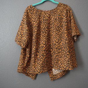Ava & Viv 2X Split Back Leopard Print Blouse